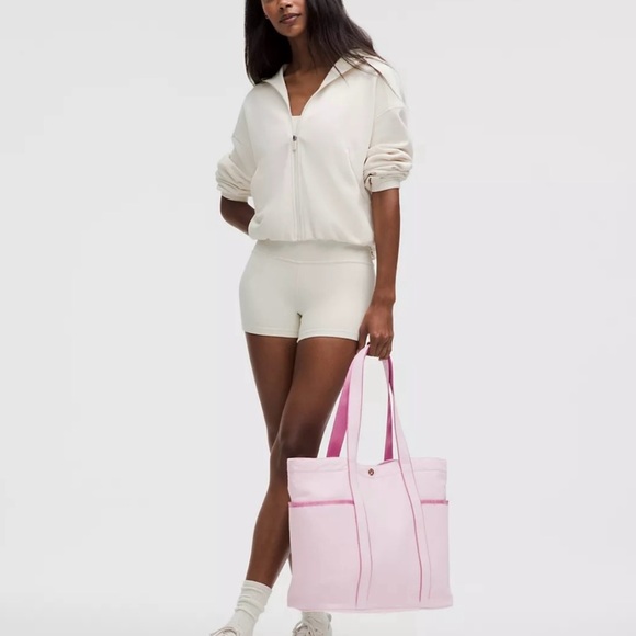 Lululemon blissful Pink Tote Bag - Picture 4 of 6